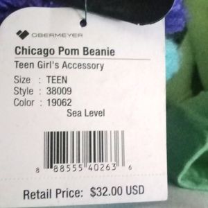 I'm selling a Obermeyer Aspen Colorado sweater hat
